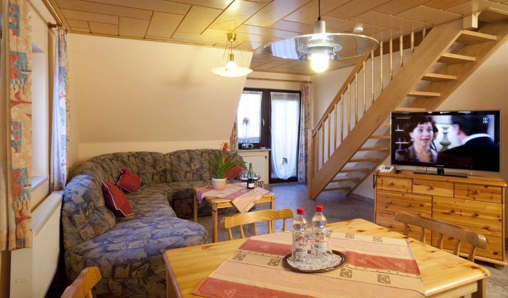 Landgasthof - Hotel Zum Stern Linden  Экстерьер фото